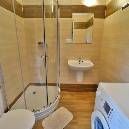 Comfortable Homes, Close To The Sea *